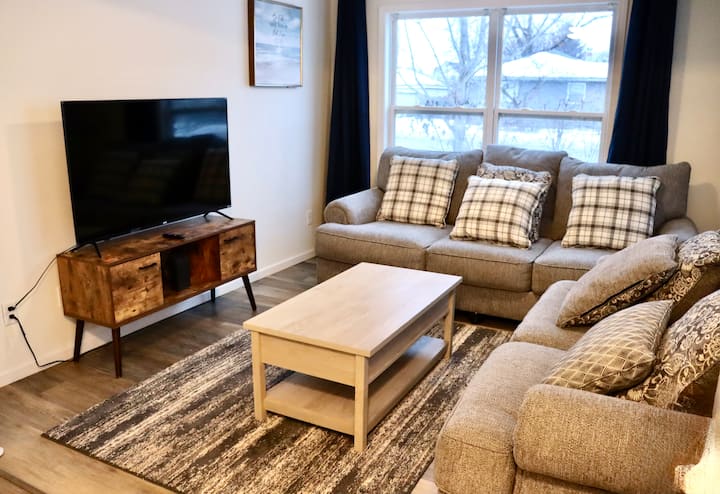 Cozy Home Near Notre Dame • Ideal For Families - Mishawaka, IN