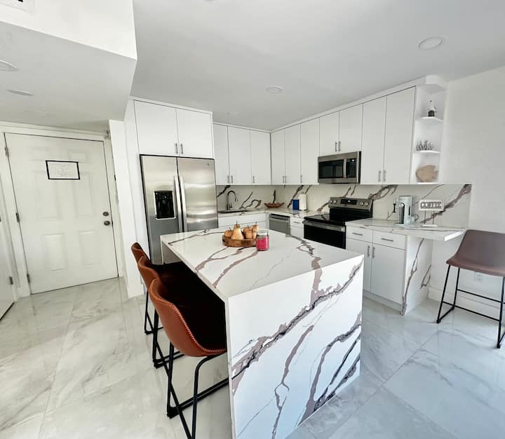 Quiet Canalfront Retreat • Near Sombrero Beach - Marathon