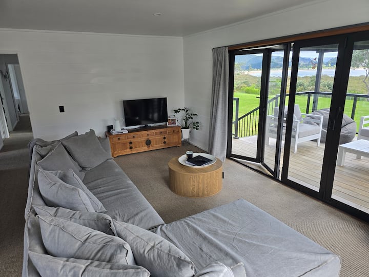 Waterside Retreat In Pauanui - Tairua