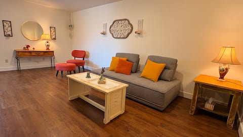 Top Airbnb: Mountains and Wine in Central Okanagan