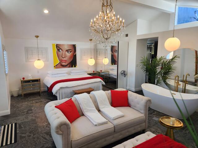 Luxe Ocean View TownHome w/ Indoor-Outdoor Jacuzzi