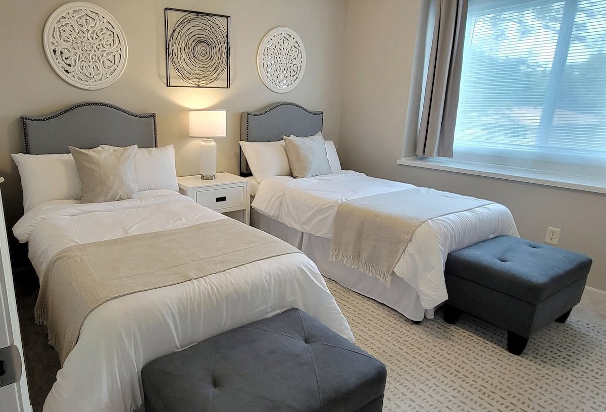 Удобна двокреветна соба. Совршена за деца, пријатели или дополнителни гости. 