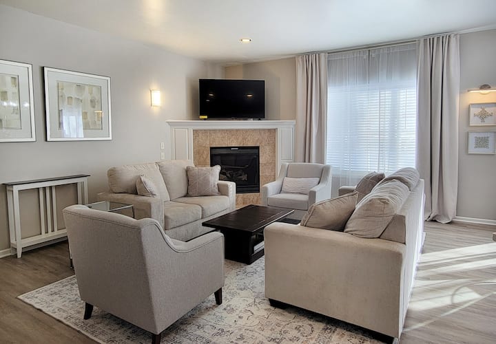 Modern Luxury Home Theater & Pool Table - Minnesota