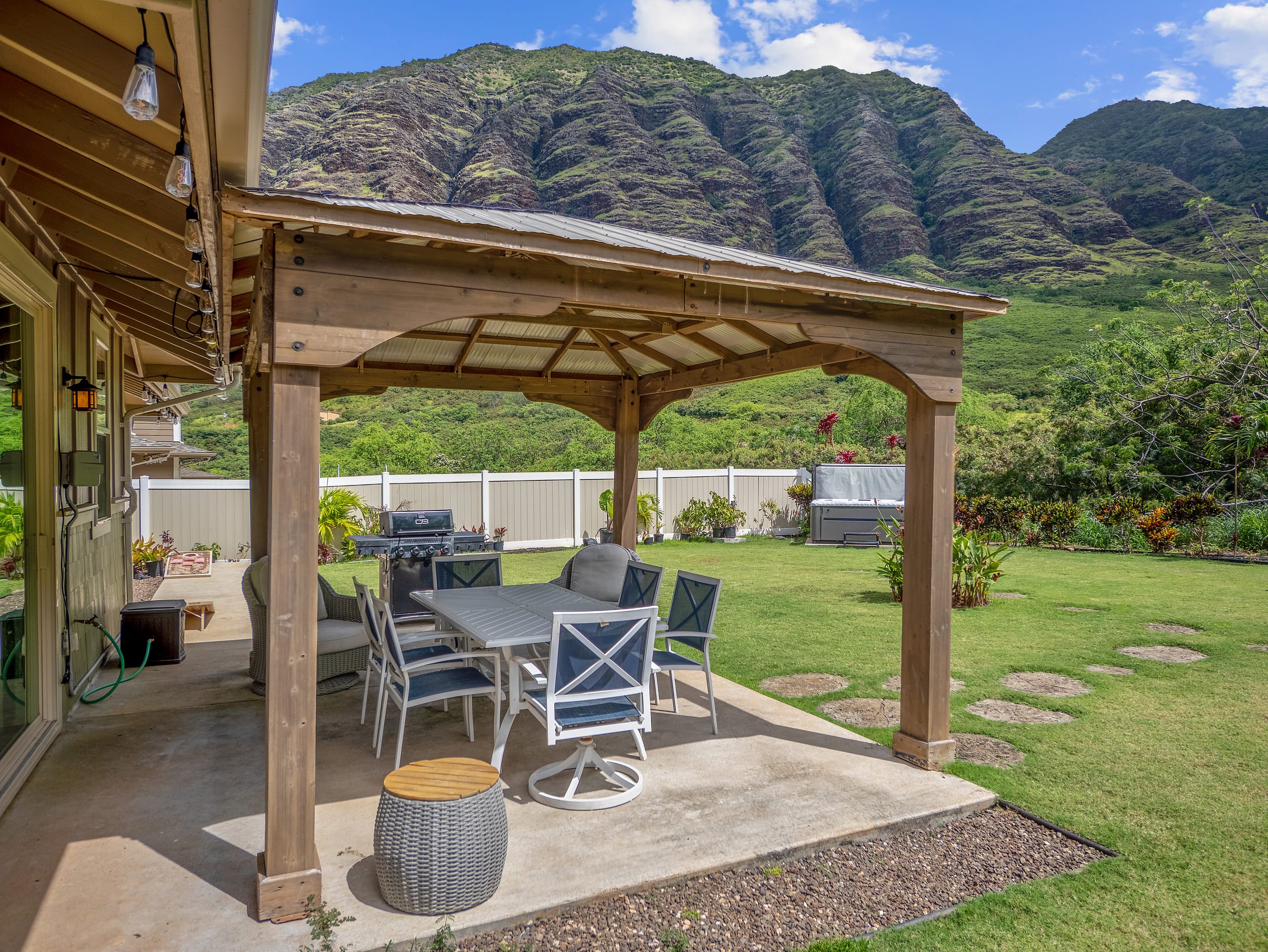 Home in Waianae · ★5.0 · 7 bedrooms · 12 beds · 5.5 private baths - Image 196