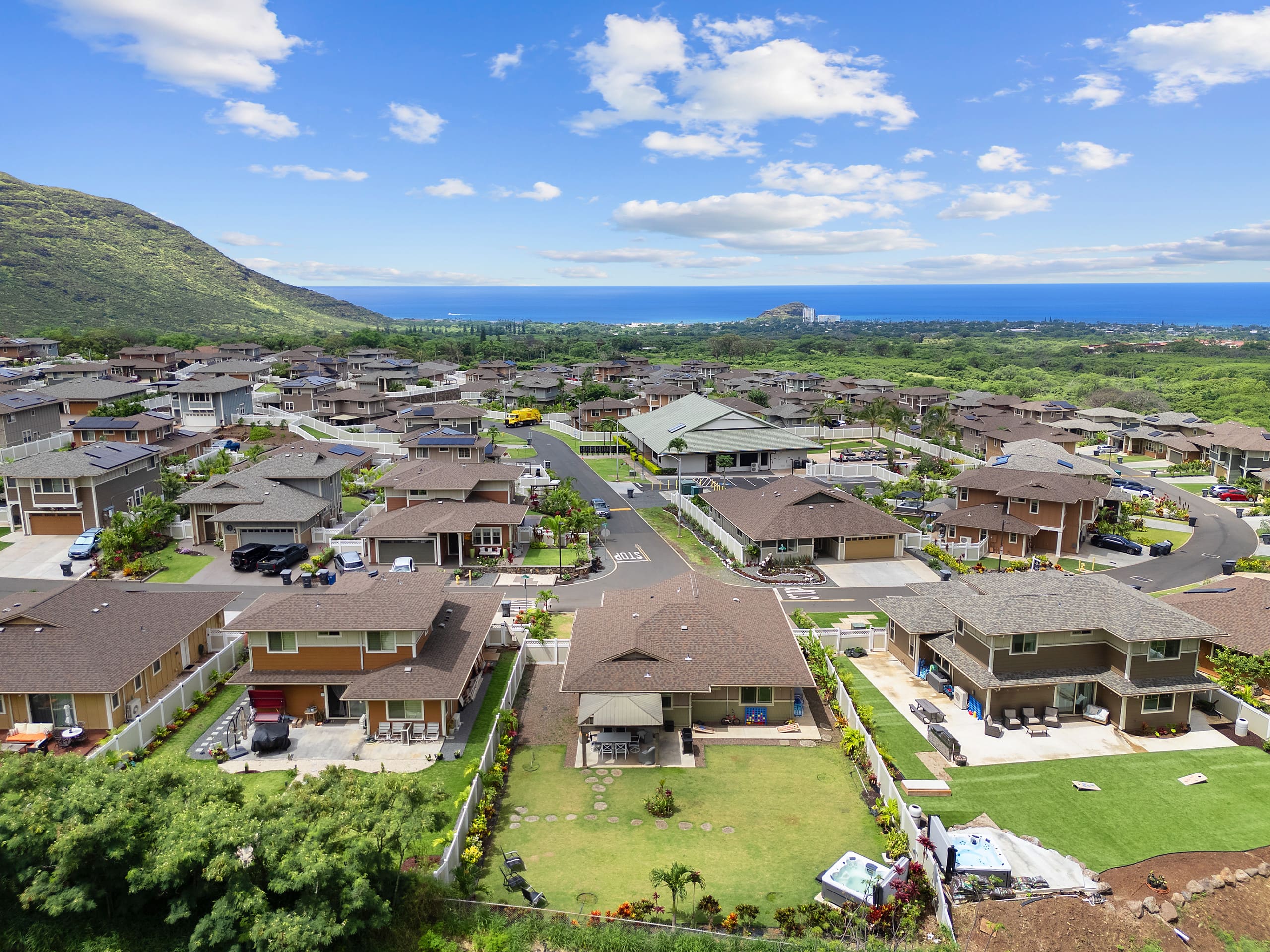 Home in Waianae · ★5.0 · 7 bedrooms · 12 beds · 5.5 private baths - Image 171