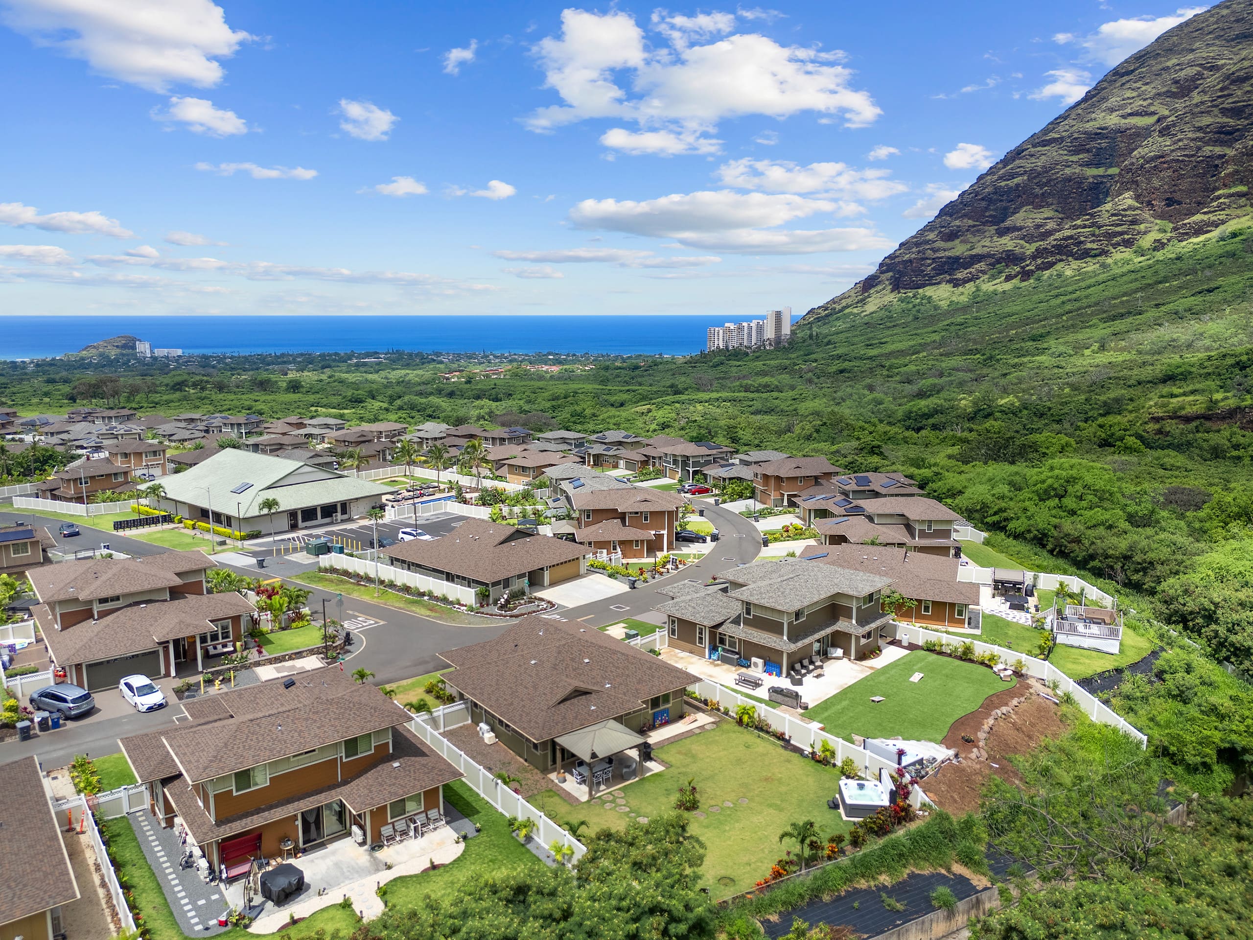 Home in Waianae · ★5.0 · 7 bedrooms · 12 beds · 5.5 private baths - Image 209