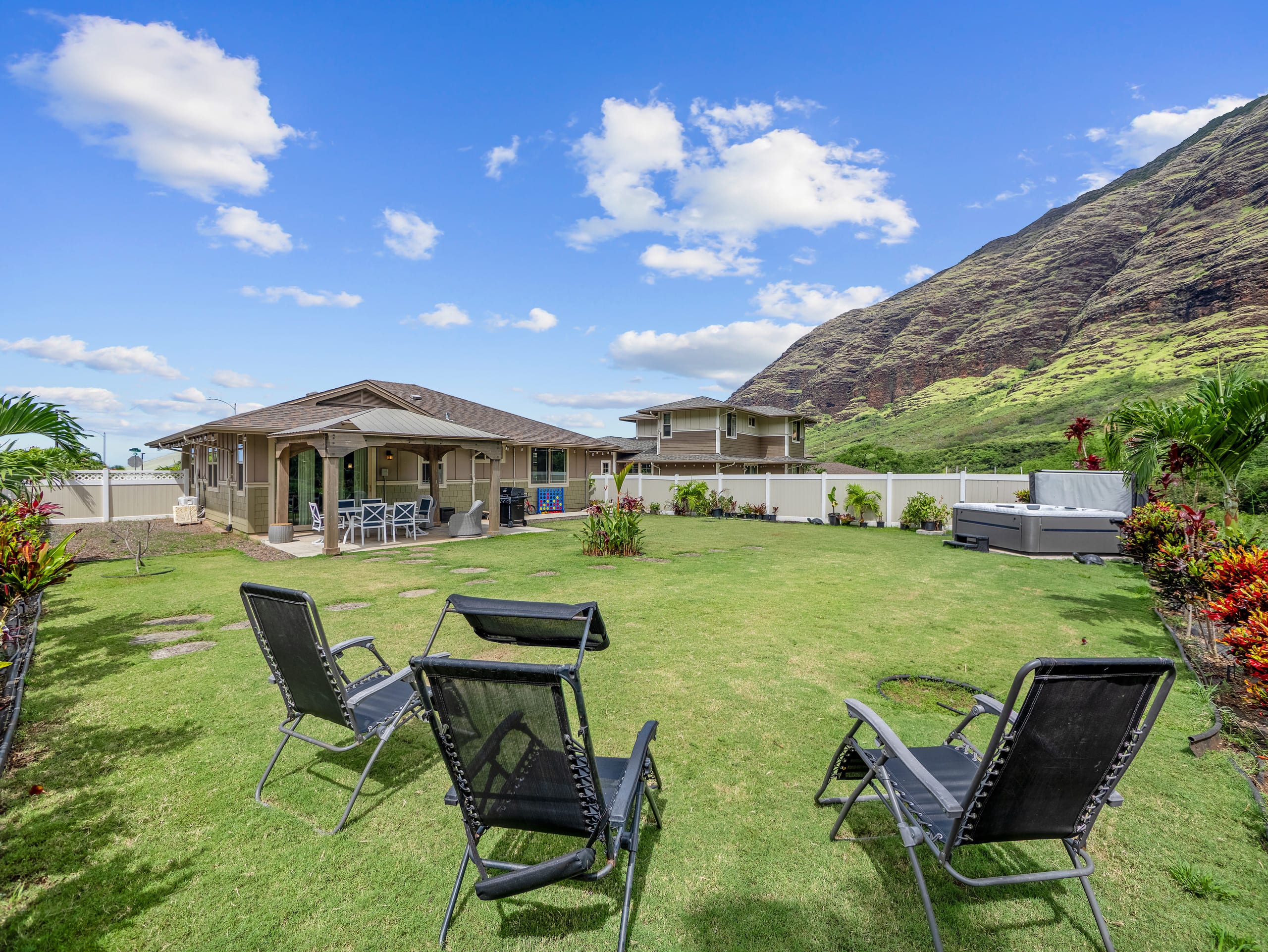 Home in Waianae · ★5.0 · 7 bedrooms · 12 beds · 5.5 private baths - Image 190