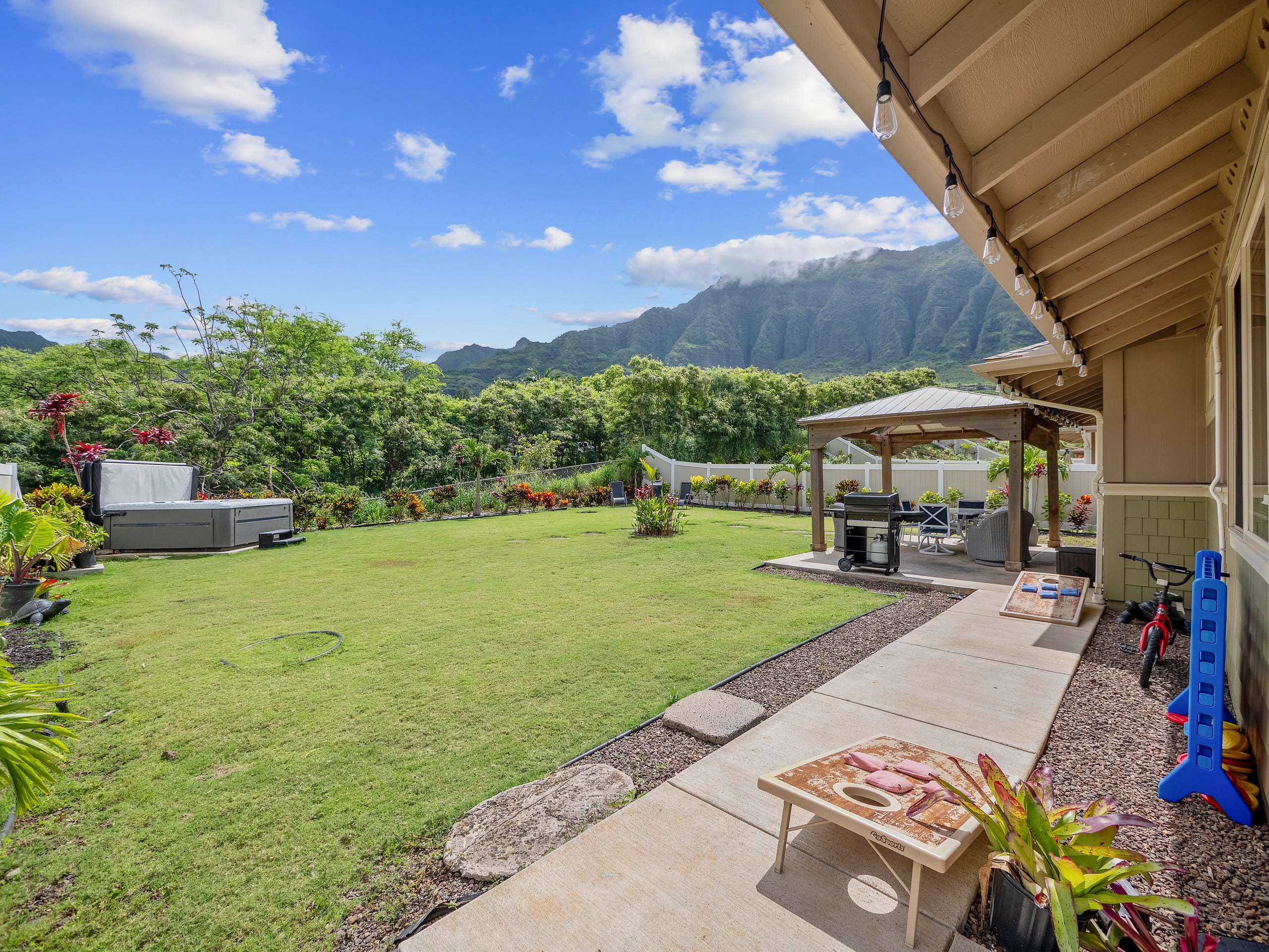 Home in Waianae · ★5.0 · 7 bedrooms · 12 beds · 5.5 private baths - Image 219