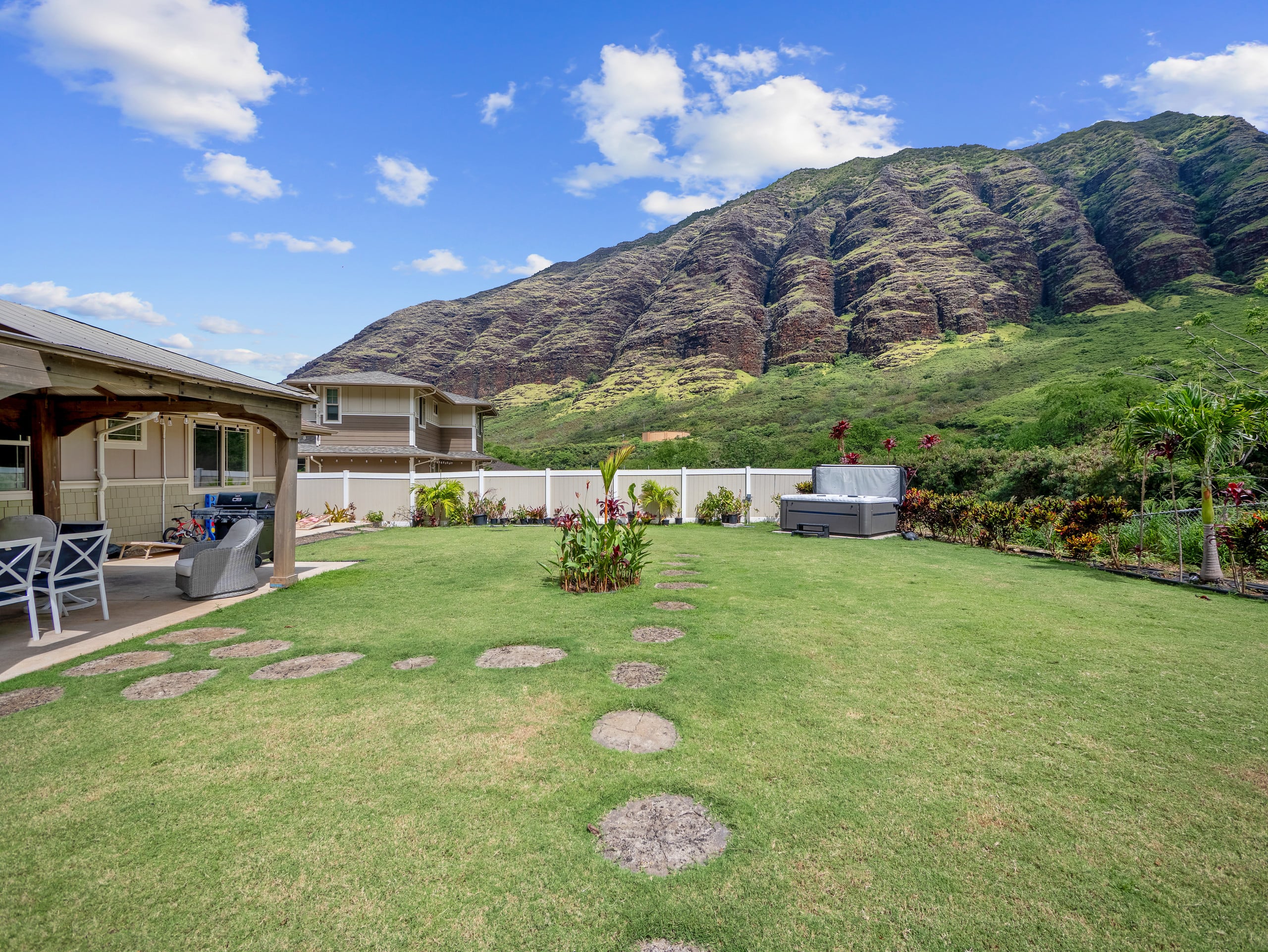 Home in Waianae · ★5.0 · 7 bedrooms · 12 beds · 5.5 private baths - Image 189