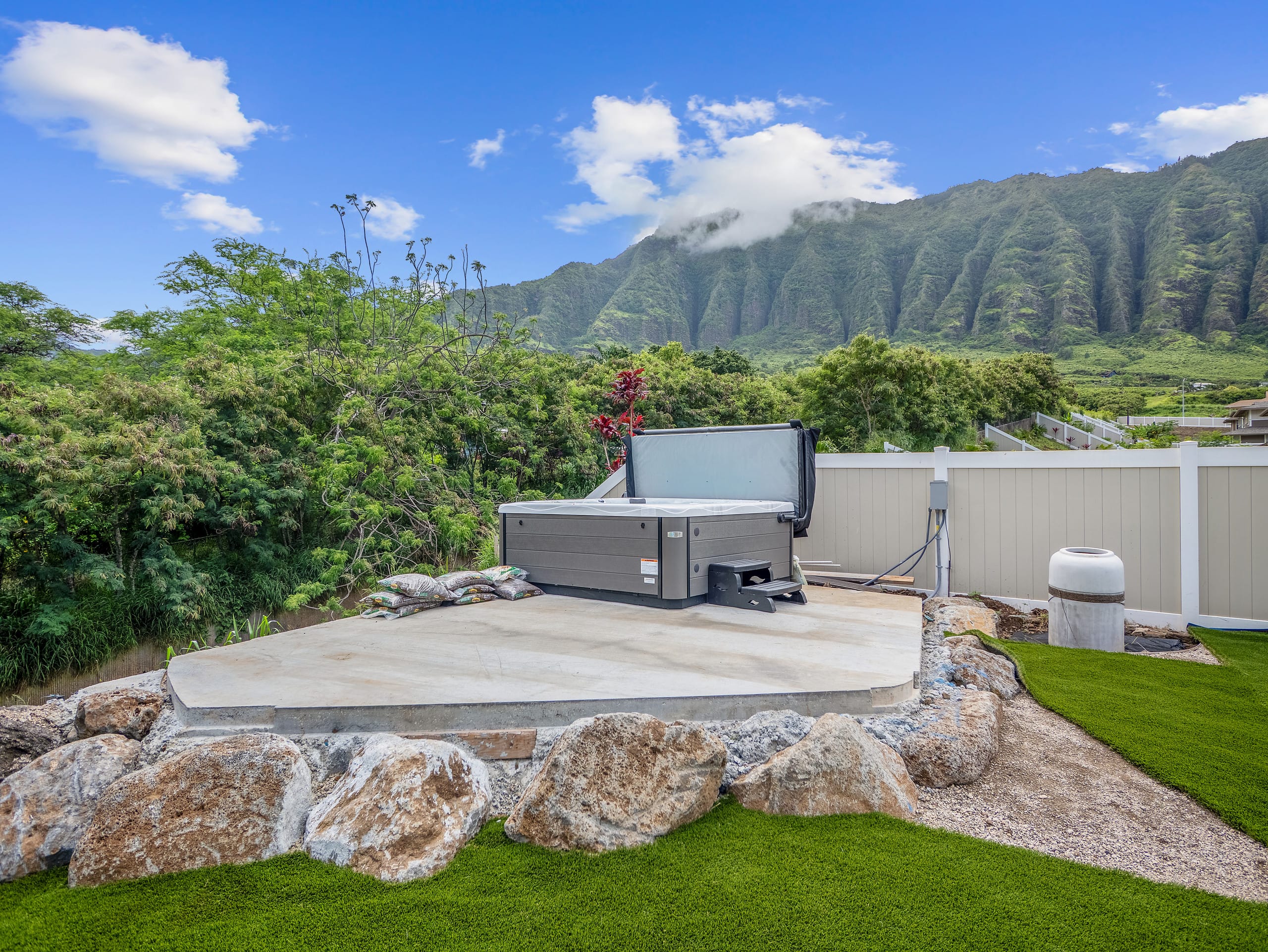 Home in Waianae · ★5.0 · 7 bedrooms · 12 beds · 5.5 private baths - Image 119
