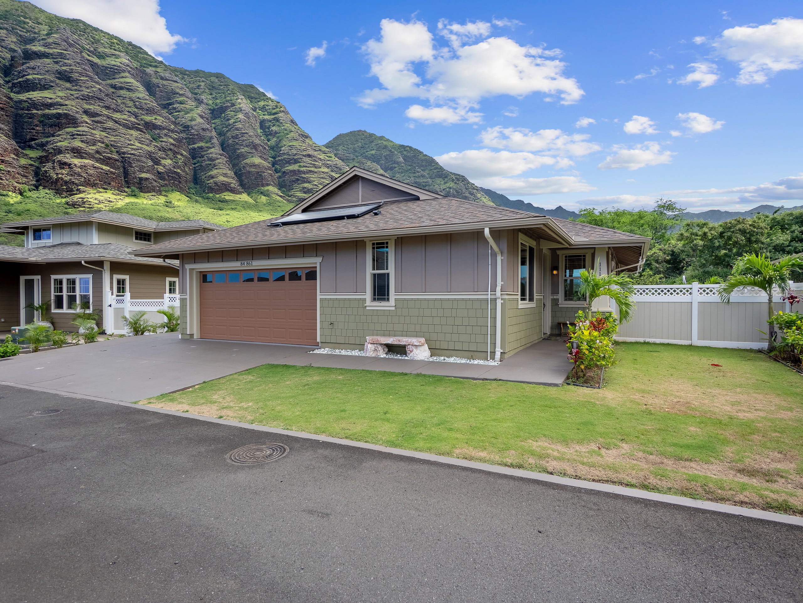 Home in Waianae · ★5.0 · 7 bedrooms · 12 beds · 5.5 private baths - Image 217