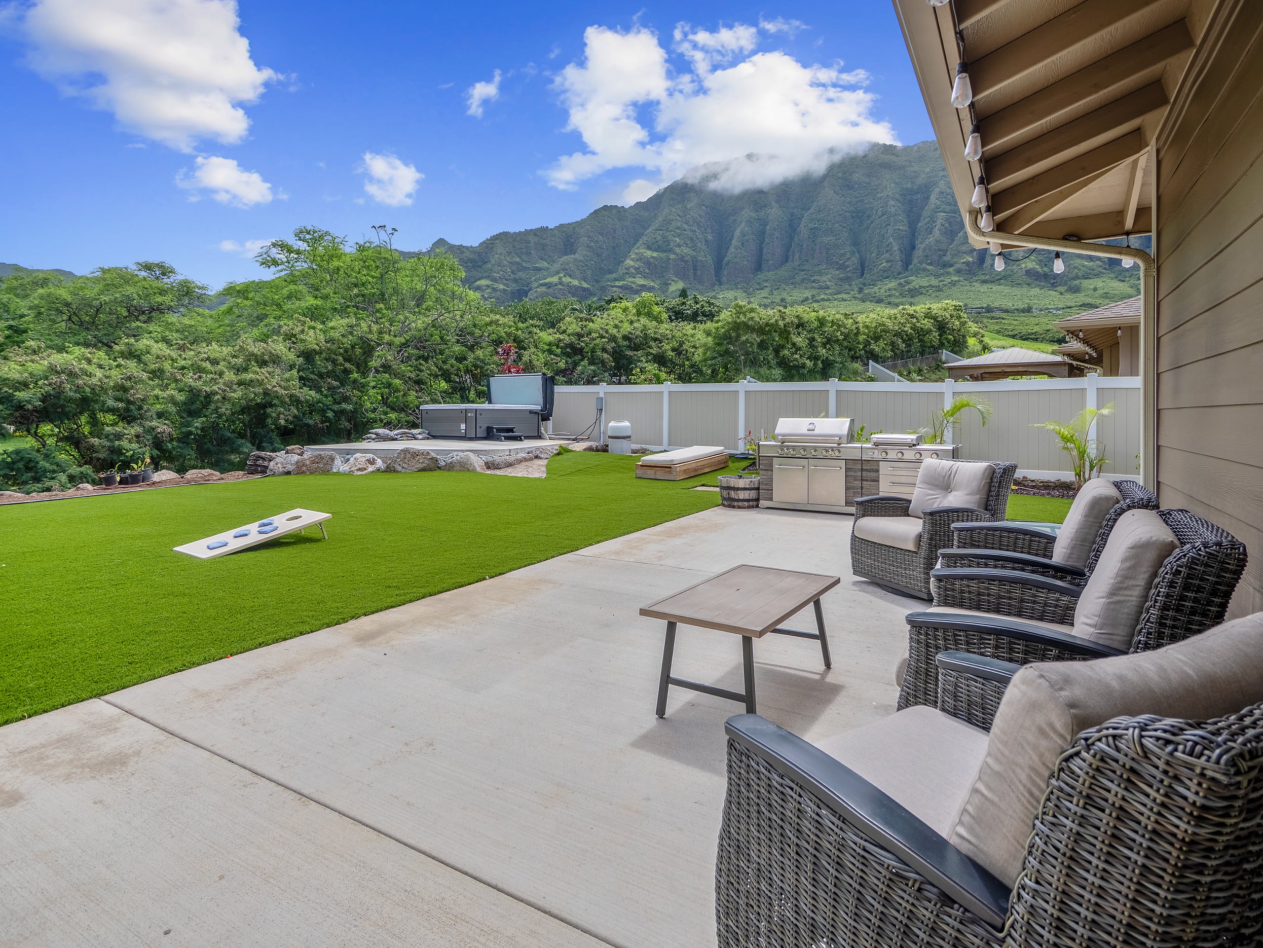 Home in Waianae · ★5.0 · 7 bedrooms · 12 beds · 5.5 private baths - Image 135