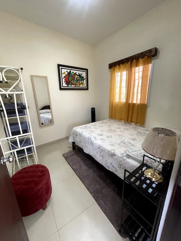 Schlafzimmer 1