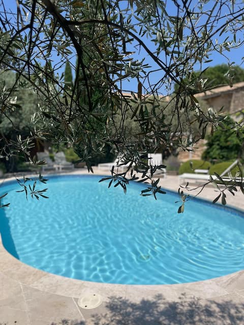 Charming house in Provence, swimming pool, parking