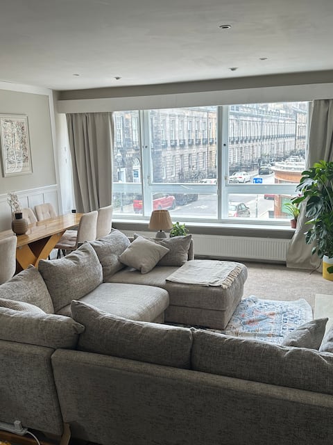 Fabulous City Centre 4-Bed Retreat