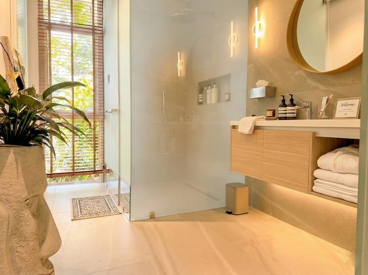 V13 – Haad Yao Studio — photo 5