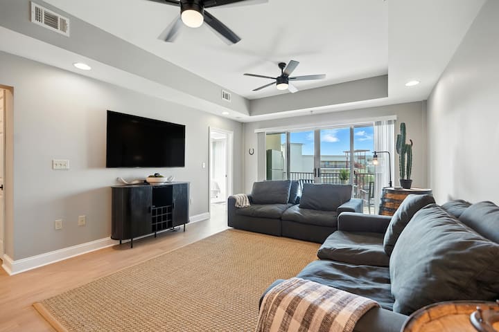 New 2 Bed/ 2 Bath Condo With Pool At Bms - 布里斯托爾