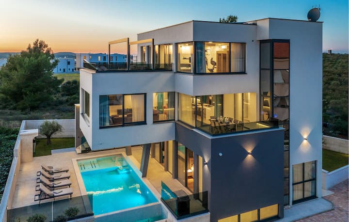 Stunning Home In Pula With Sauna - Medulin