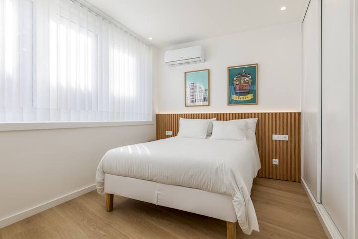 Calm and elegant, with soft lighting, quality linens, air conditioning and a built-in desk perfect for remote work.