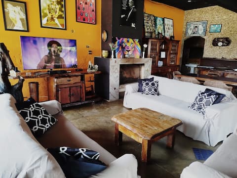 Top Airbnb: Full Suite with Heated Pool on the Dam in Mairinque