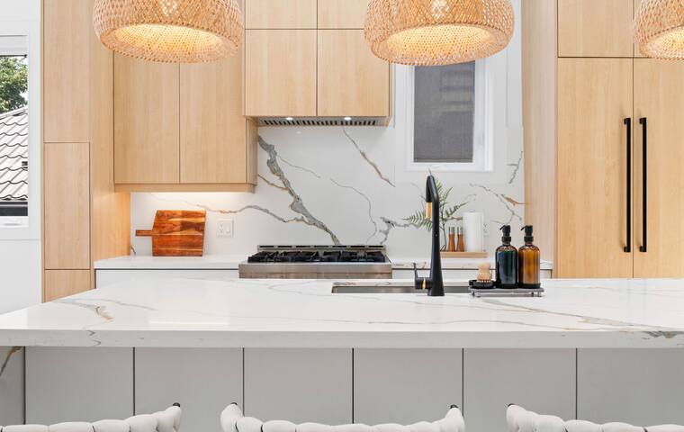 Custom Built Modern Home 4 Bed/4.5 Bath/3 Car gallery image 5