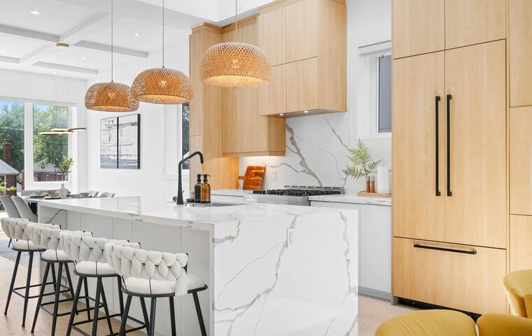 Custom Built Modern Home 4 Bed/4.5 Bath/3 Car gallery image 4