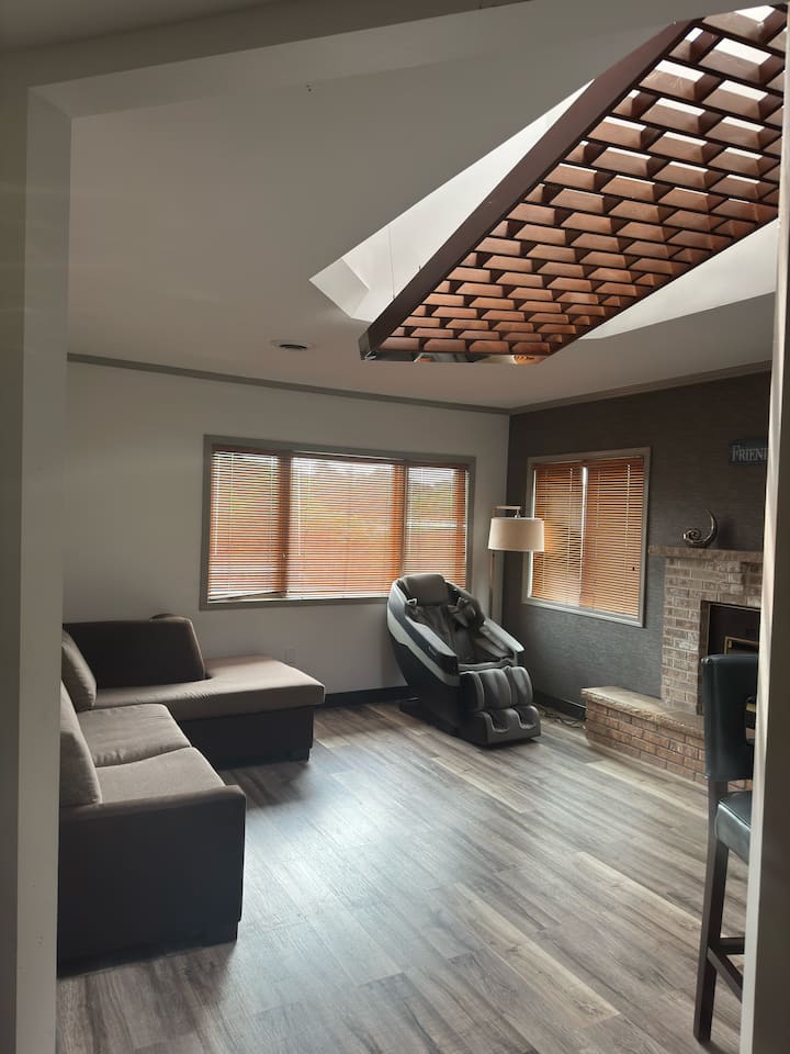 Riverfront Nook - With Pool - Rockford, IL
