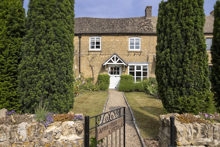 Pretty Characterful Cottage - Appletree Cottage - Bourton-on-the-Water