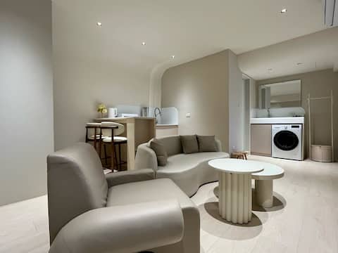 Ximen Little Trip｜Ximen Milk Tea Trip｜High Floor ｜1-5 People｜Ximen MRT Business District