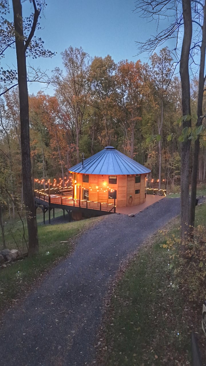 Front Royal Yurt: Hot Tub | Wood Stove | Fire Pit - Yurts for Rent