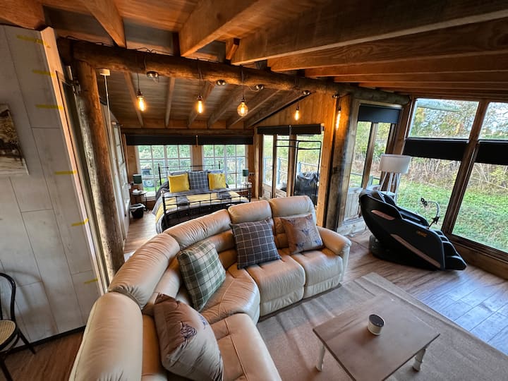 Quirky Riverside Log Cabin Retreat Hot Tub, Stove - Nottinghamshire