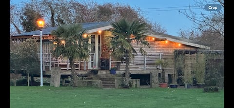 Quirky Riverside Log Cabin Retreat Hot Tub, Stove