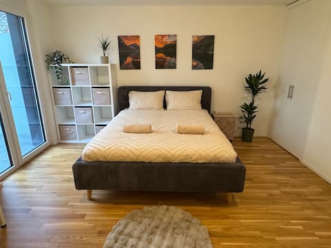 Modern studio with parking