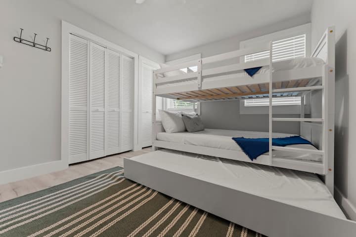 Queen over Queen stapelbed en eenpersoons uitschuifbaar bed 