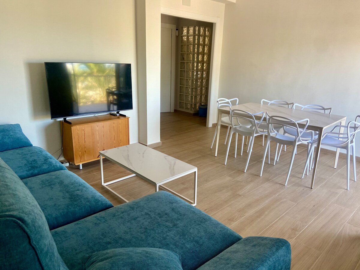 Anuncio de Airbnb popular: Oceanfront apartment en Oliva