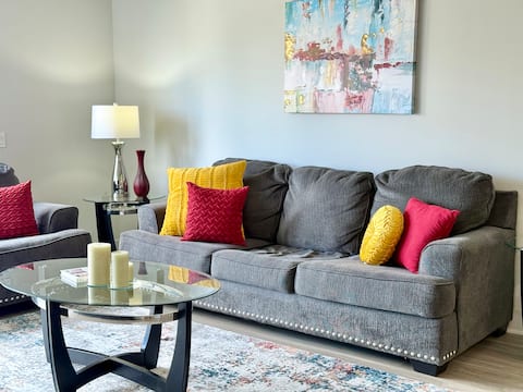 Popular Airbnb listing: Dallas Market | Design District | Spacious 3Q Beds in Design District