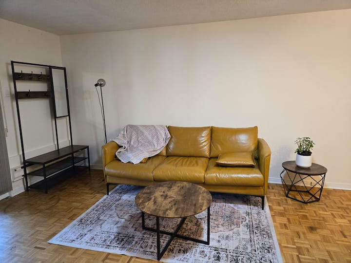 Home In Trendy Leslieville - Toronto