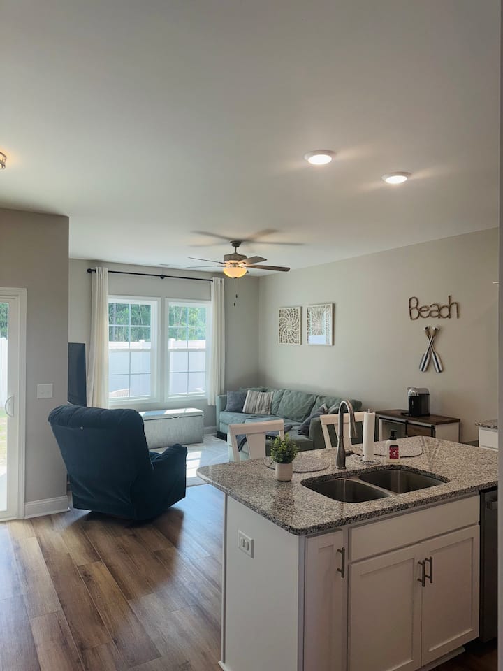 The Reale Beach House - Cedar Point, NC
