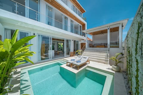 4BR Modern Escape w/ Rooftop, 4 Mins to the Beach