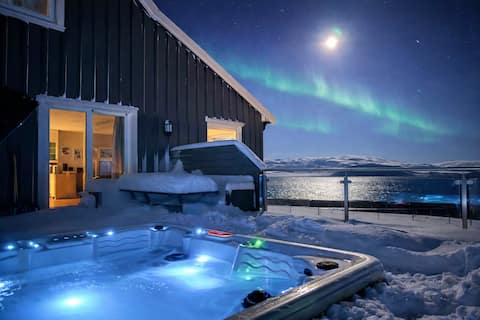 Storbukta Arctic Lodge - Fjord, Aurora & Jacuzzi