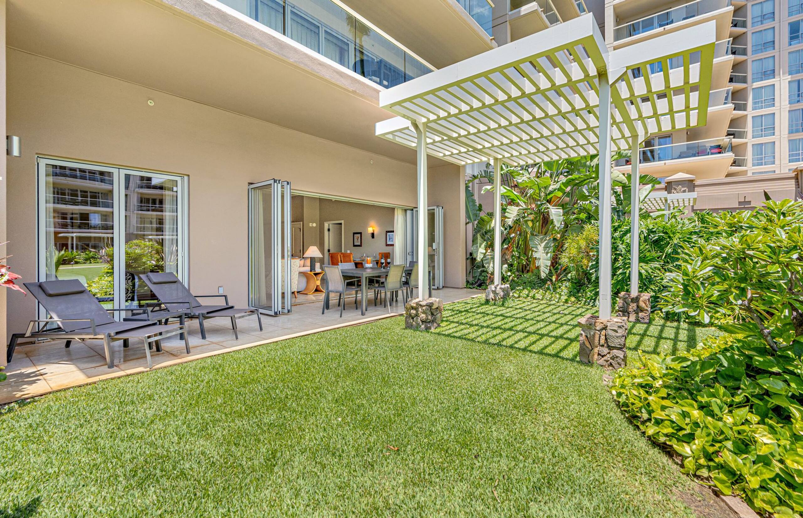 Condo in Lahaina · ★4.92 · 2 bedrooms · 3 beds · 2 baths - Image 2