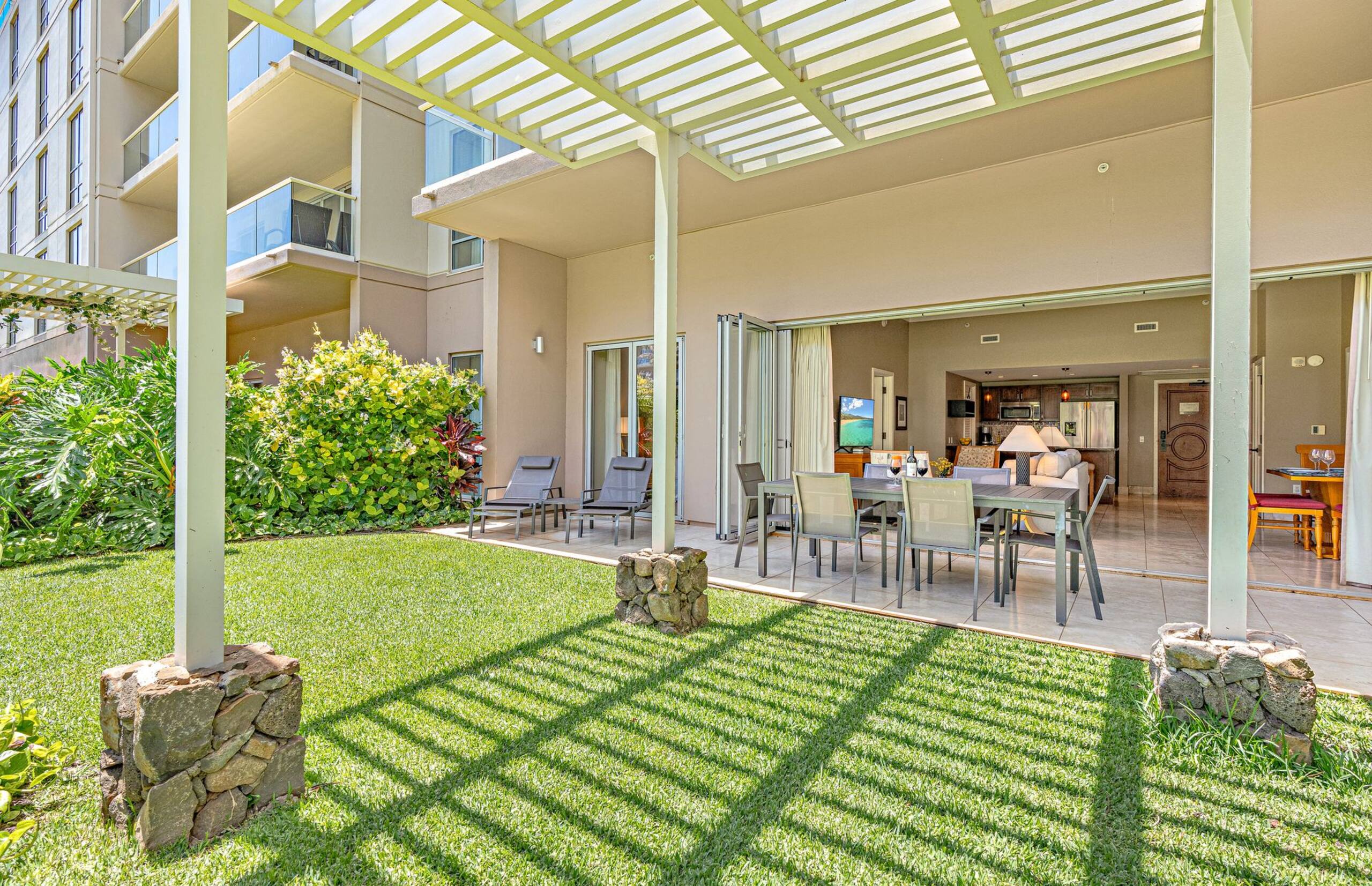 Condo in Lahaina · ★4.92 · 2 bedrooms · 3 beds · 2 baths - Image 10