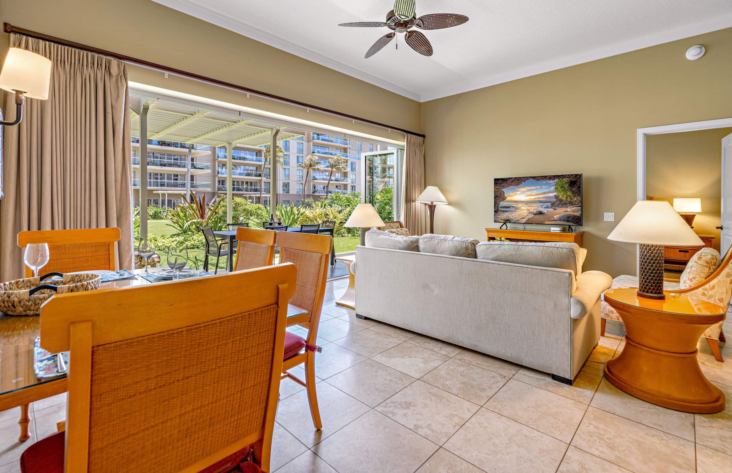 Condo in Lahaina · ★4.92 · 2 bedrooms · 3 beds · 2 baths - Image 11