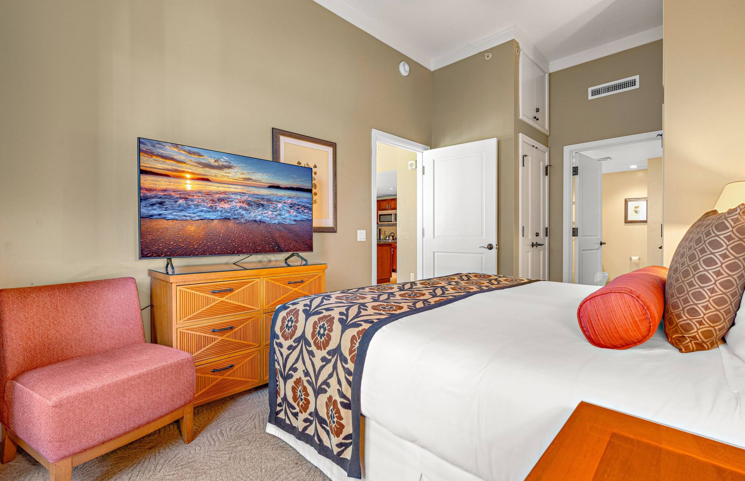 Condo in Lahaina · ★4.92 · 2 bedrooms · 3 beds · 2 baths - Image 25