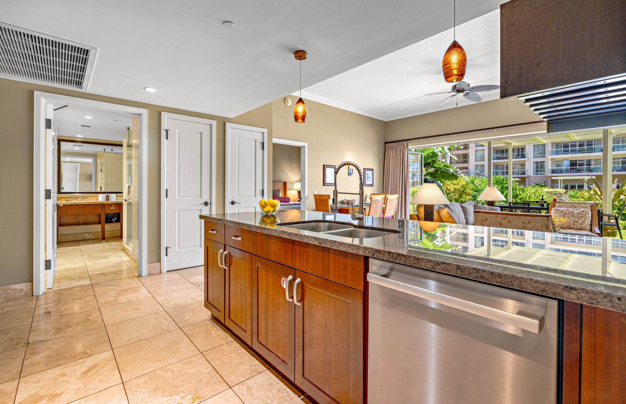 Condo in Lahaina · ★4.92 · 2 bedrooms · 3 beds · 2 baths - Image 5