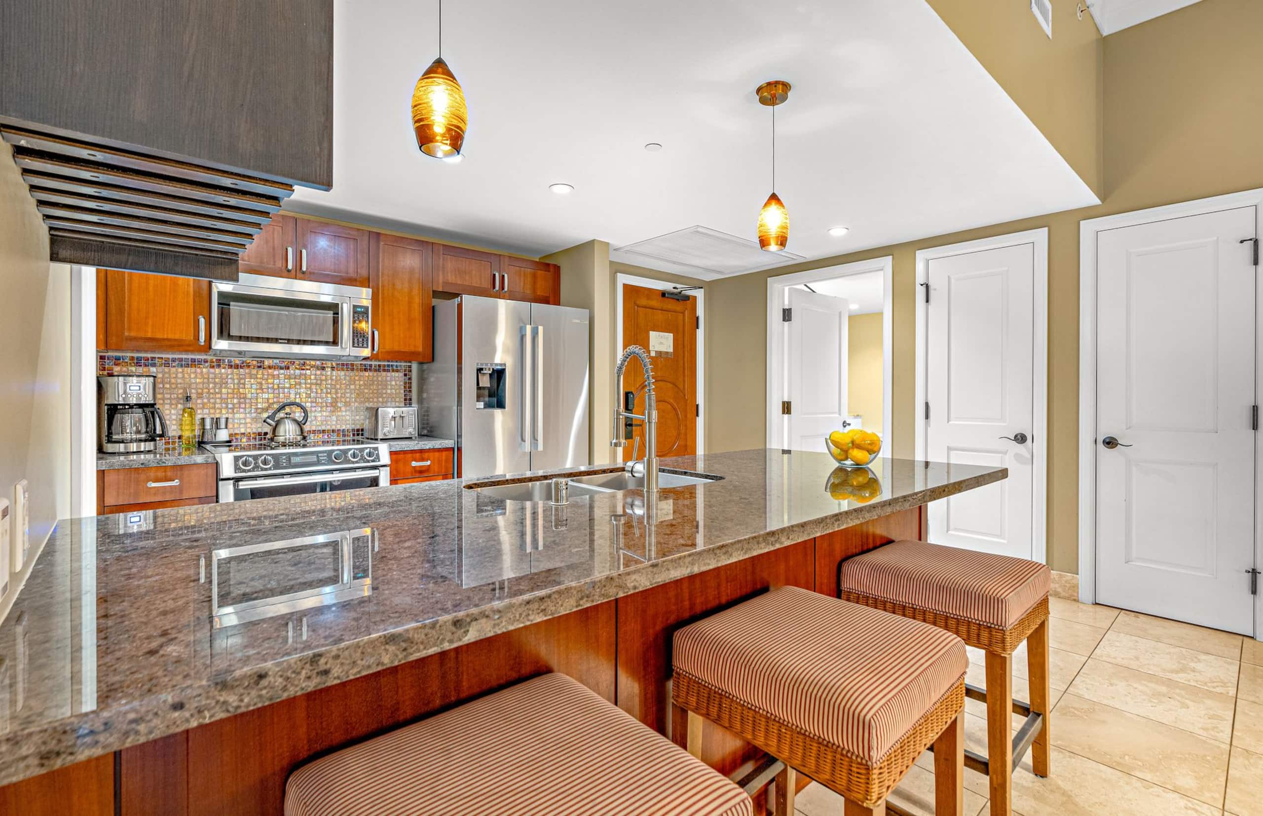 Condo in Lahaina · ★4.92 · 2 bedrooms · 3 beds · 2 baths - Image 6