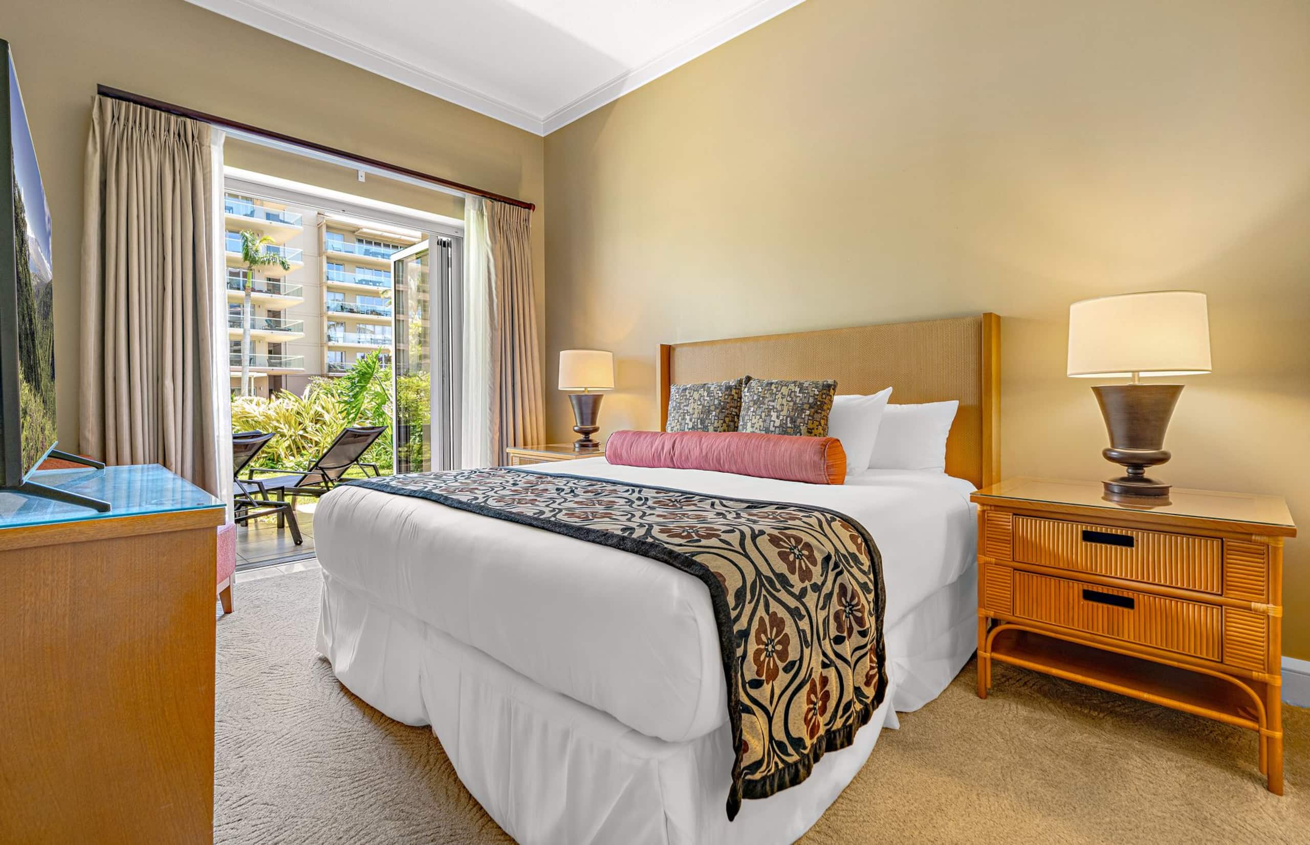 Condo in Lahaina · ★4.92 · 2 bedrooms · 3 beds · 2 baths - Image 17