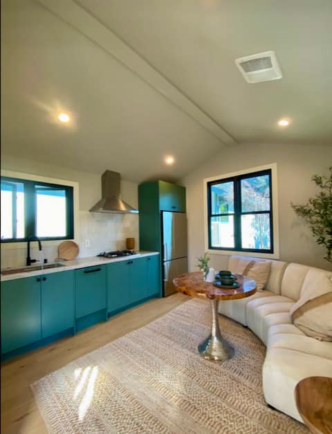Popular Airbnb listing: Peaceful Pasadena Retreat • Private Yard • King in Pasadena