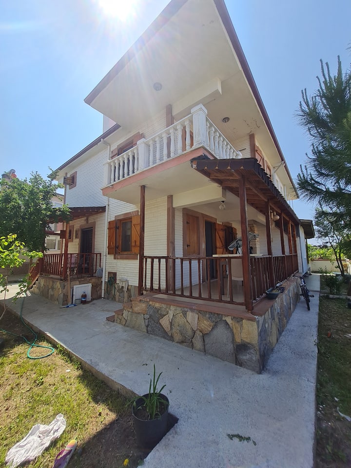 Ayvalık Sarımsaklı Denize 400m Villa - Ayvalık