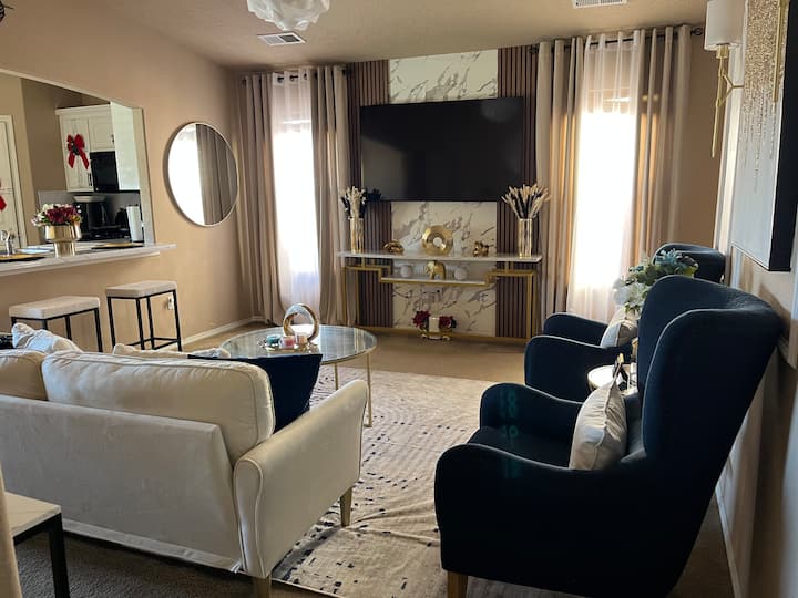 Quiet, Restful Room W/ Private Bath • Easy Stay - Albuquerque, NM